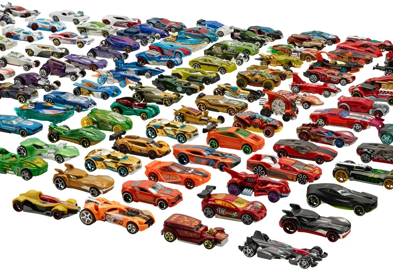 Hot Wheels Basic Car Spielzeugauto 1:64 Diecast
