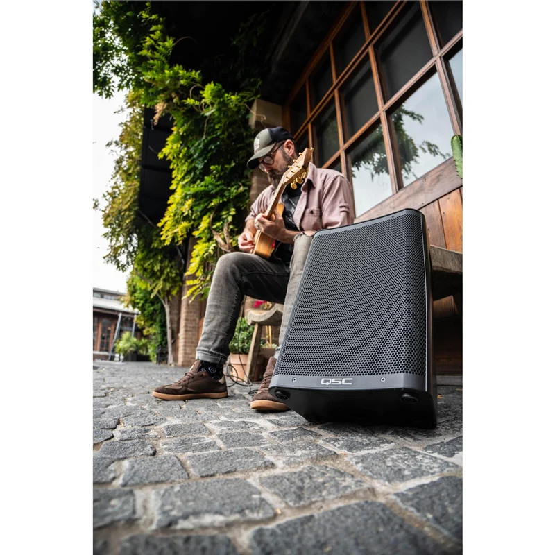 QSC CB10 Compact Battery-Powered Loudspeaker System