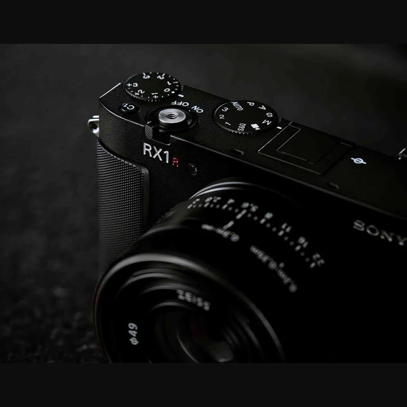 Sony RX1R III Full-Frame Premium Compact Camera Optimized with 61 MP CMOS Sensor, ZEISS® Sonnar T* 35mm F2 Lens, BIONZ XR™ Processor and AI-Based Subject Recognition