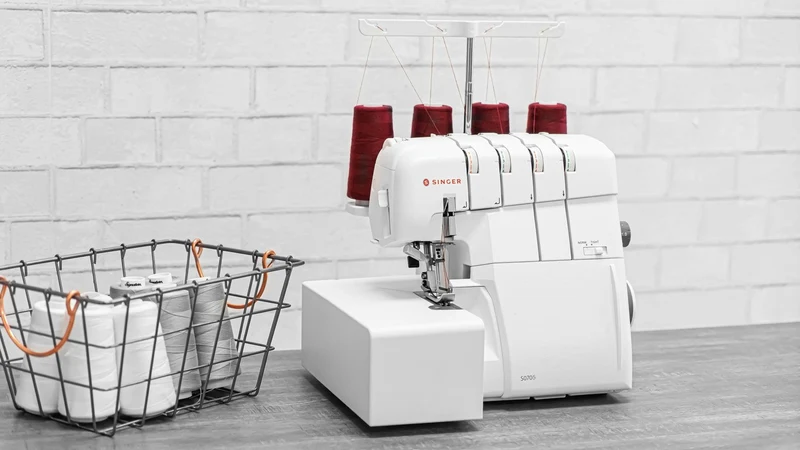 SINGER S0705 Overlock Machine